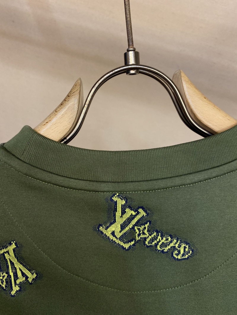 l0vis Vvtt0n shirt